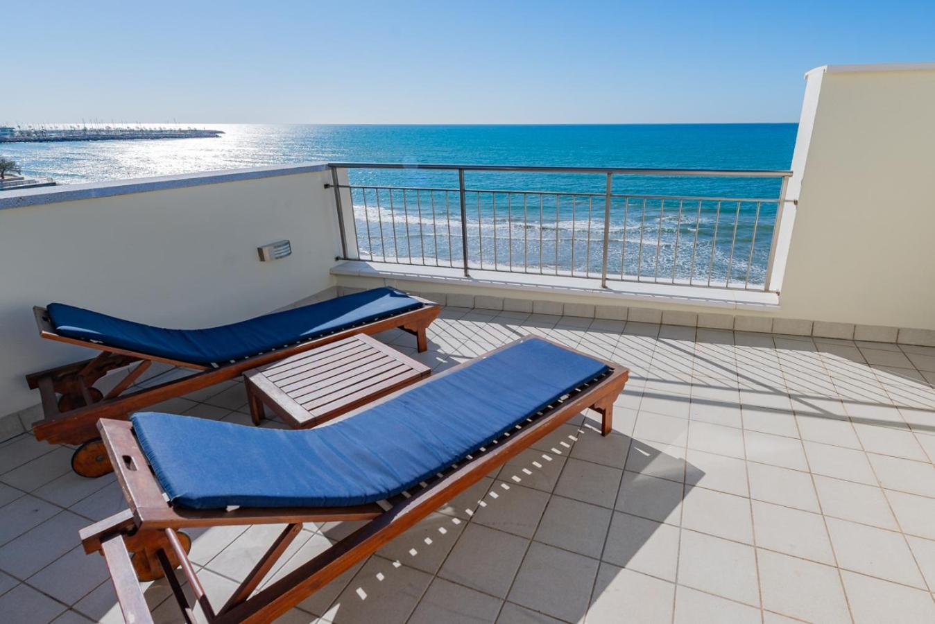 Insitges Sant Sebastia'S Beach מראה חיצוני תמונה