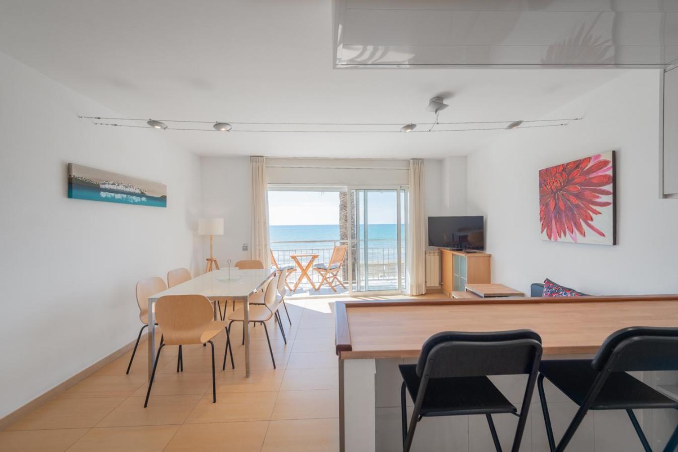 Insitges Sant Sebastia'S Beach מראה חיצוני תמונה
