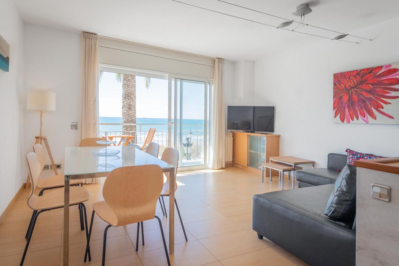 Insitges Sant Sebastia'S Beach מראה חיצוני תמונה